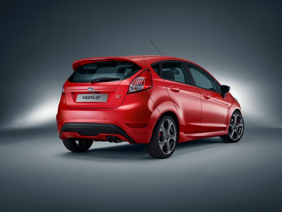  Ford Fiesta ST 5-Door 2016 года  (WW) (фото 2 из 3)
